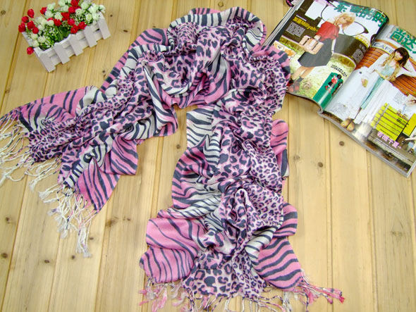 Finland leopard scarf