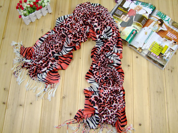 finland leopard scarf