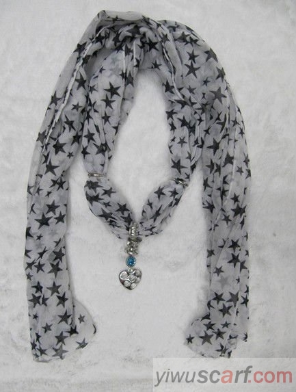Fashion pendant scarf