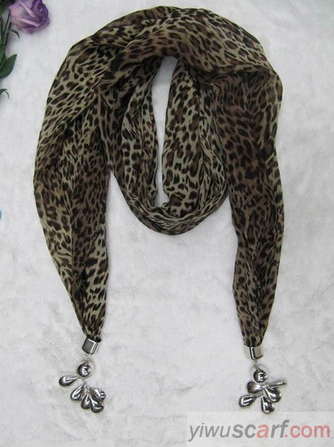 Fashion pendant scarf