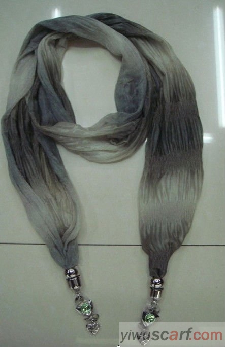 Fashion pendant scarf