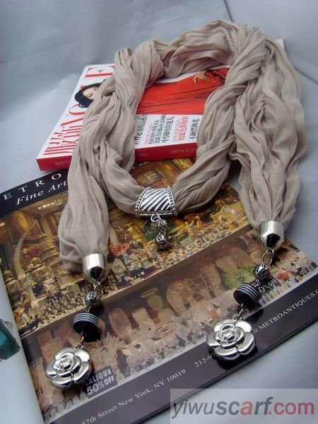 pendant scarf