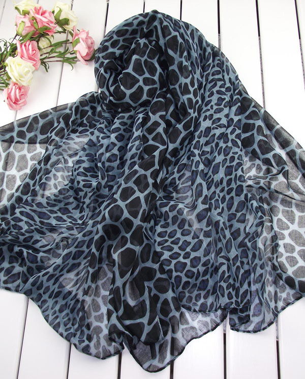 johnstons Paris Yarn leapord scarf