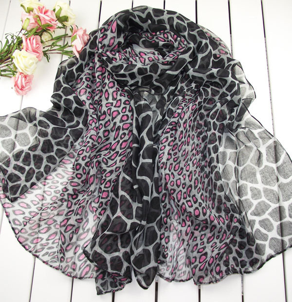 johnstons Paris Yarn leapord scarf