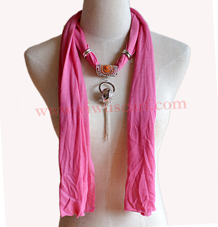 2013 pendant scarf