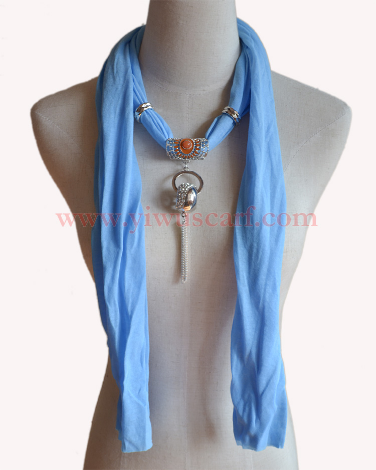 2013 pendant scarf