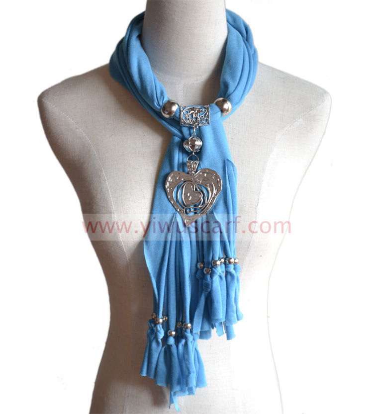 Large heart alloy pendant scarf