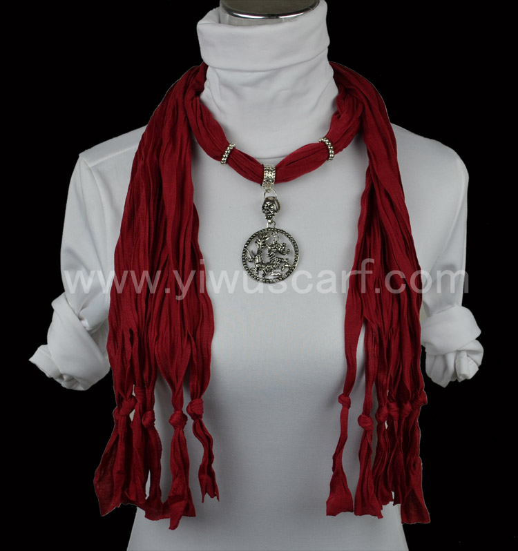 Dragon Dream of pendant scarf