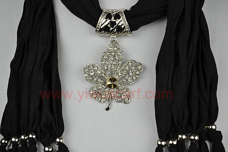 Wholesale alloy flower pendant scarf