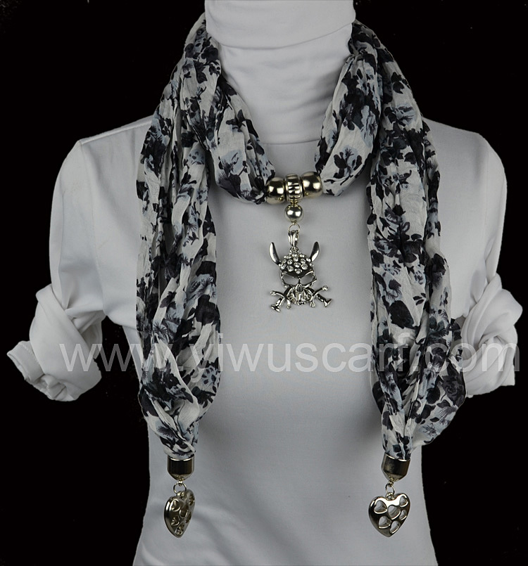 Pirate skull pendant scarf