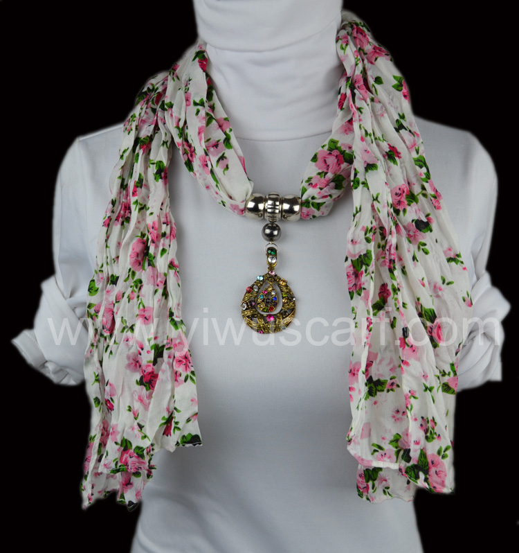 Retro fashion pendant scarf