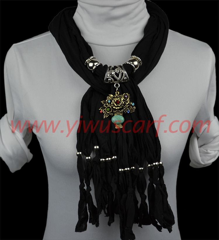 pendant scarf