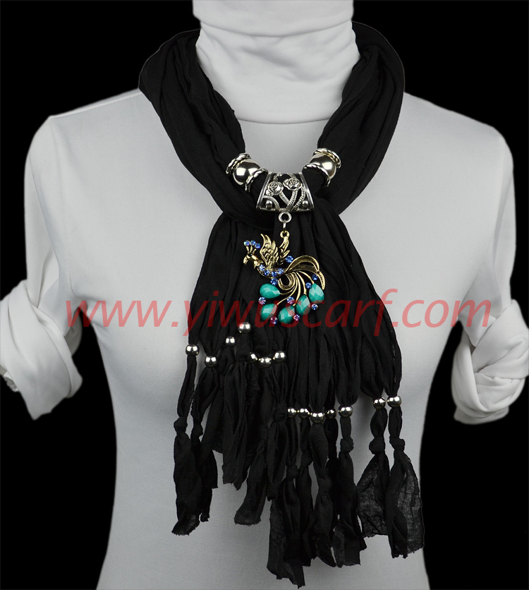 UK pendant scarf