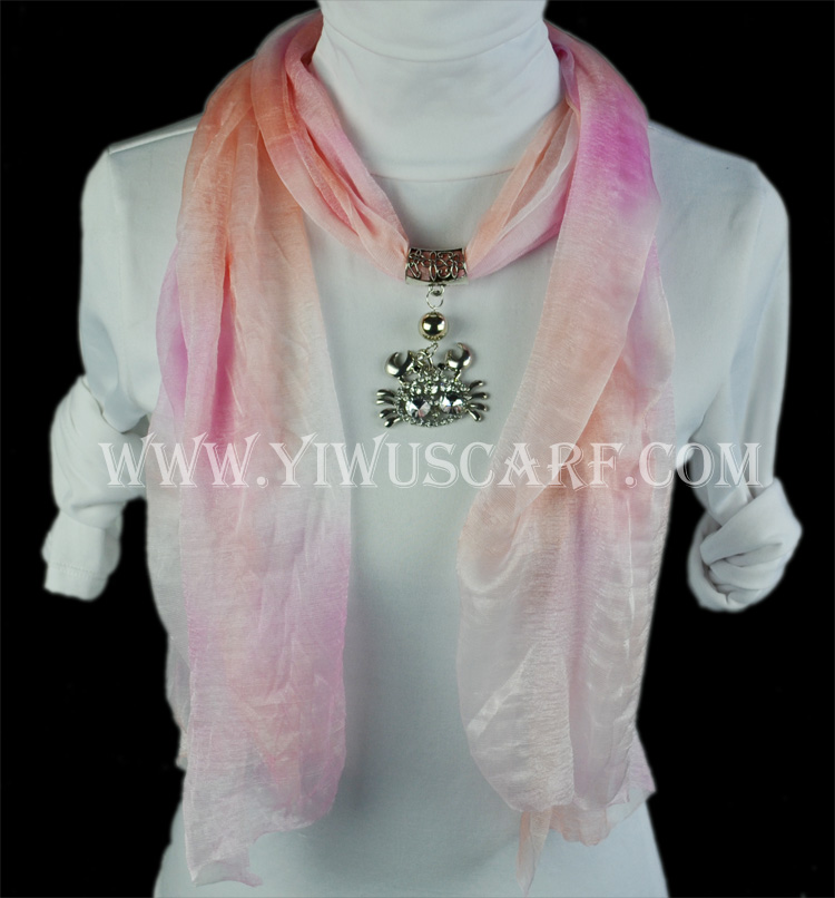 China Supply crabs alloy diamond pendant jewelry scarf