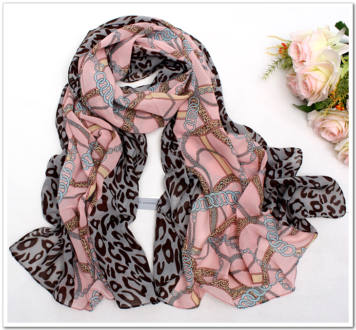 Chain leopard scarf