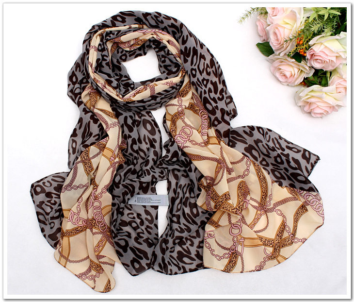 Chain leopard scarf