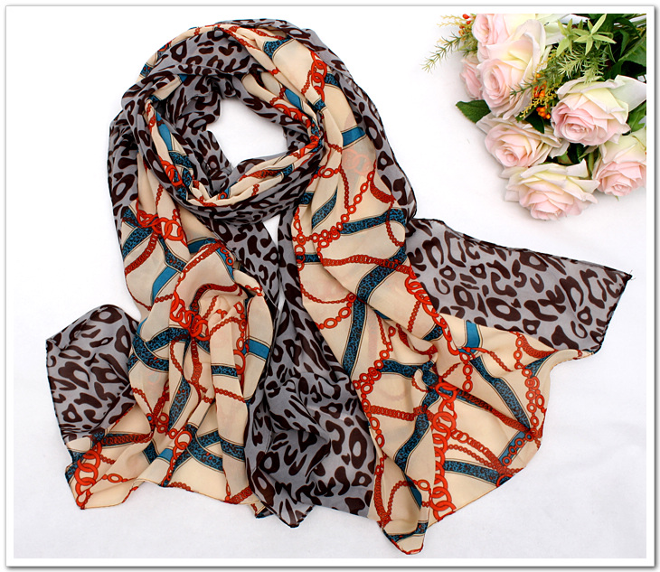 Chain leopard scarf