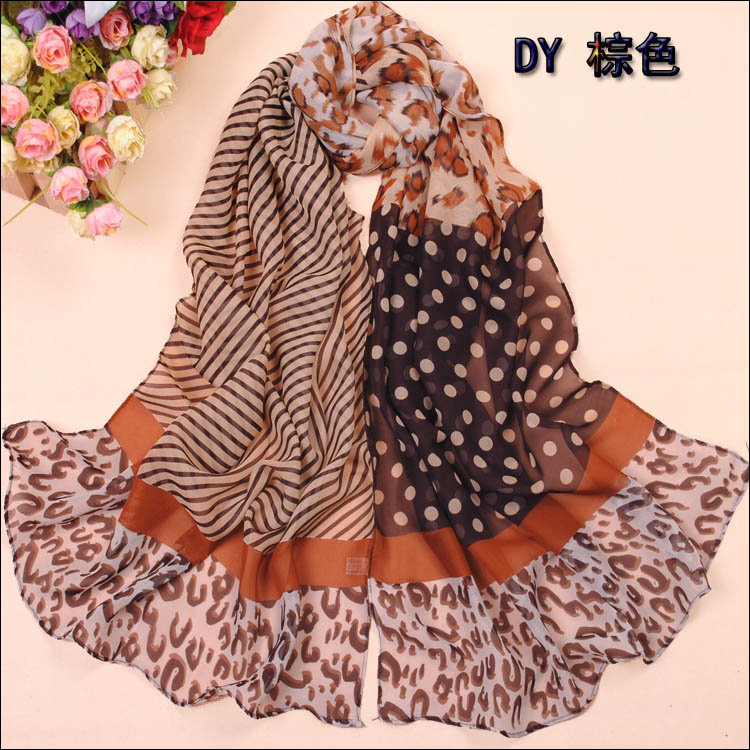 Zebra Leopard stitching the Scarf