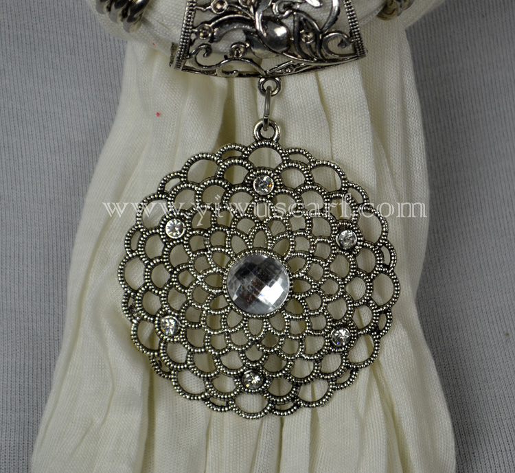 wholesale pendant scarf uk