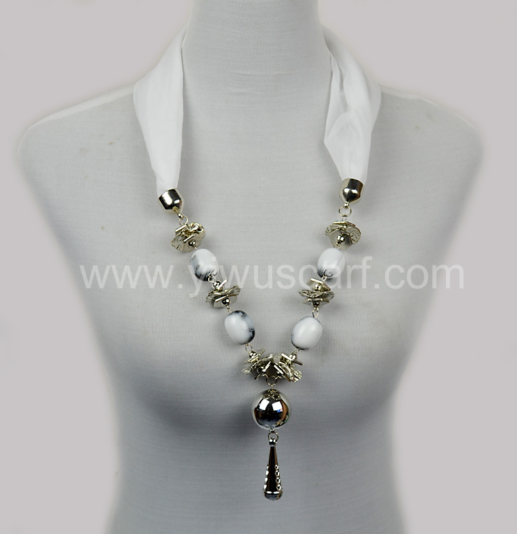 Pendant Scarf with Circle Pendant