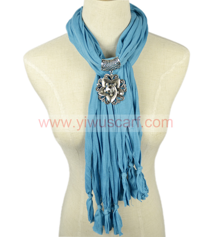 Flowers Pendant Scarf Natural Color for Winter