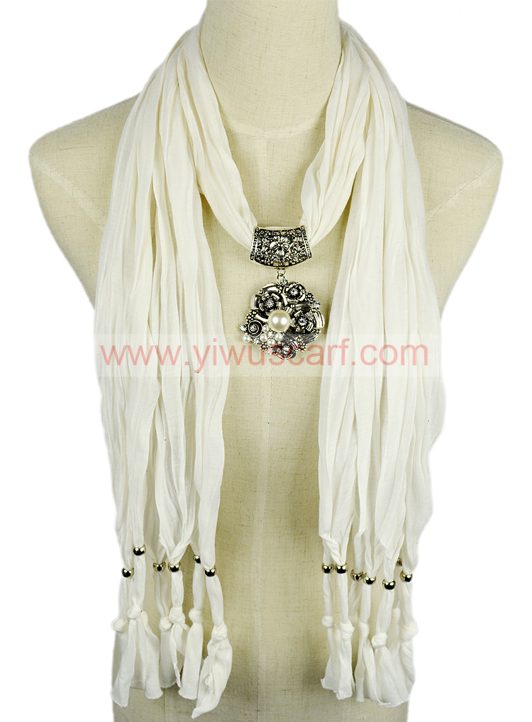 Pearl alloy pendant scarf