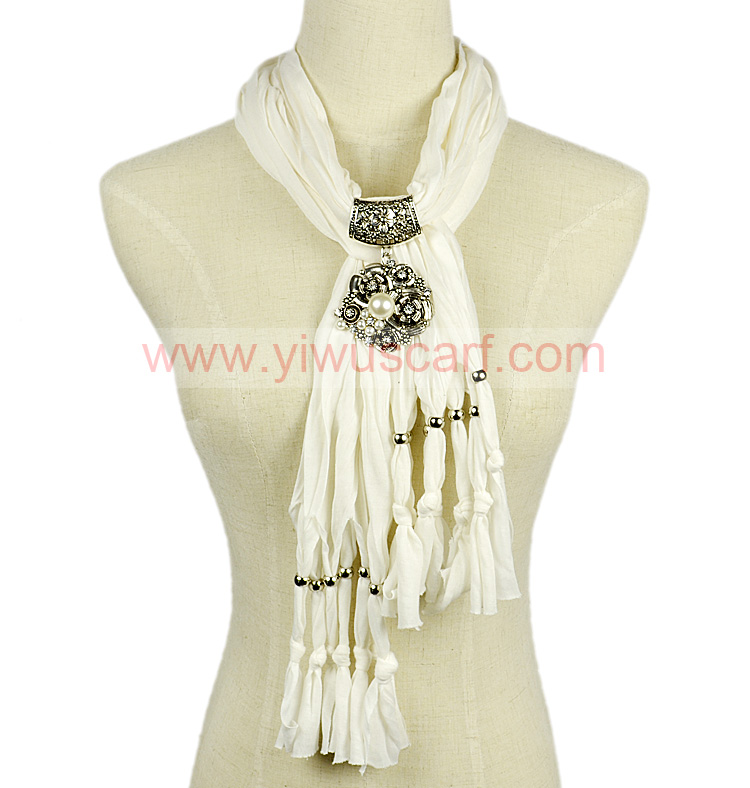 Pearl alloy pendant scarf