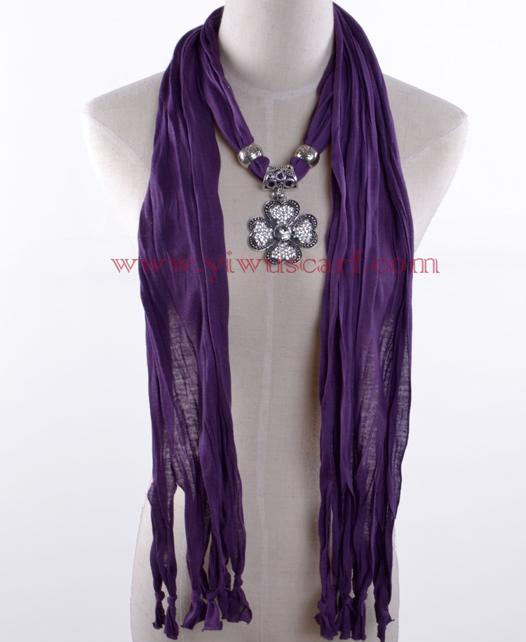 Petals diamond pendant scarf