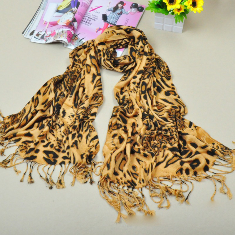 2013 new popular leopard cotton scarf for winter