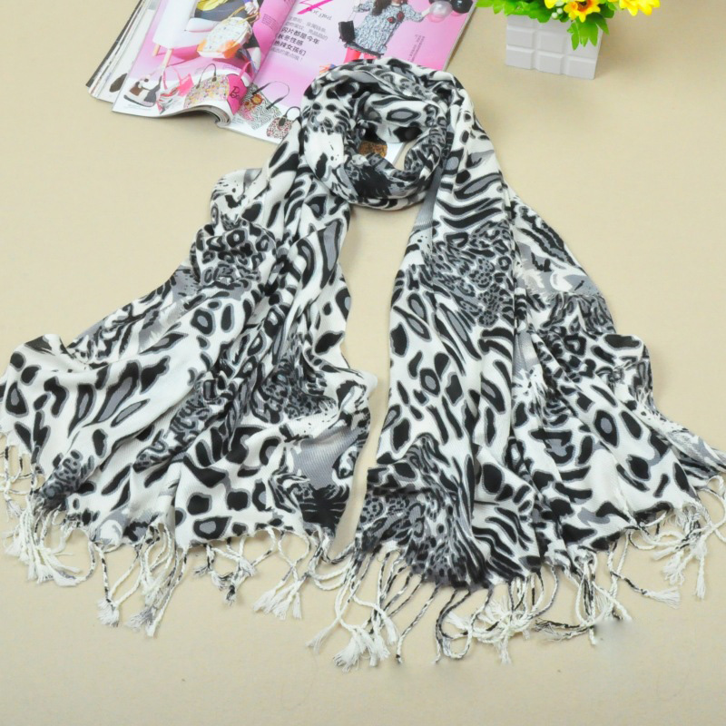 2013 new popular leopard cotton scarf for winter