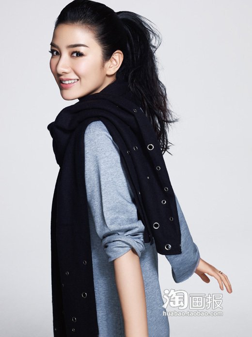 Metal hook hand knitted wool scarf