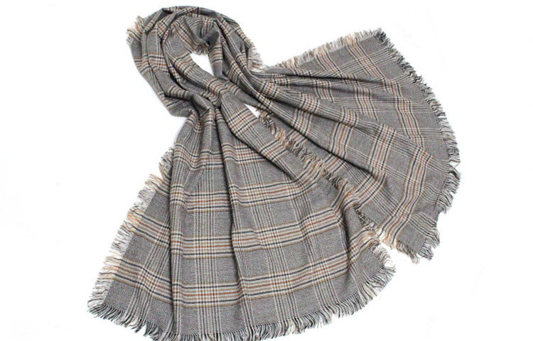Cashmere fringed scarf