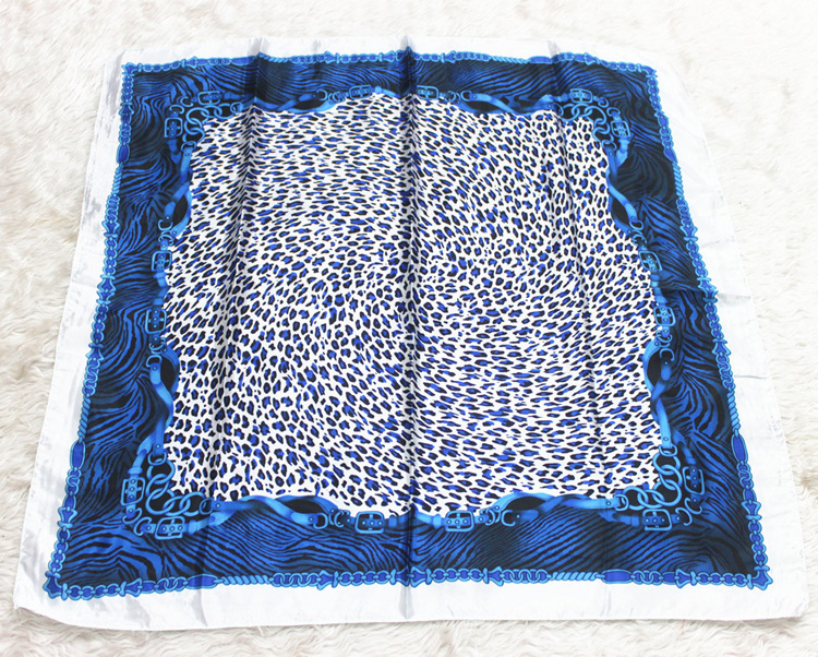Silk scarf leopard print