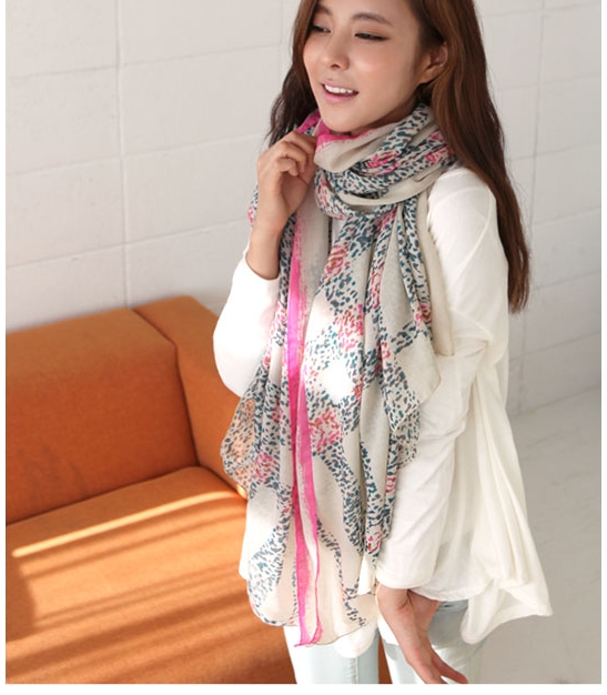 Leopard fashion female models plaid scarves