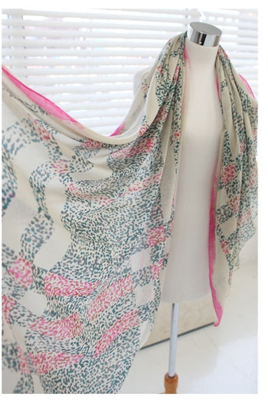 Leopard fashion female models plaid scarves