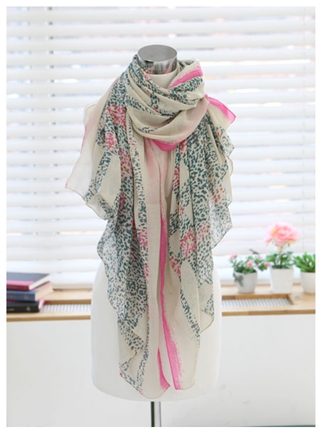 Leopard fashion female models plaid scarves
