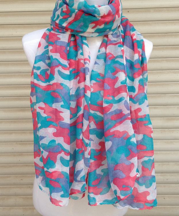Camouflage Paris yarn ruffle scarf
