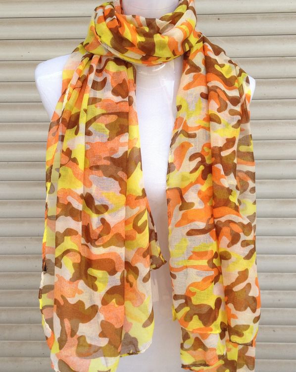 Camouflage Paris yarn ruffle scarf