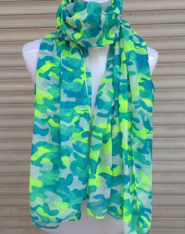 Camouflage Paris yarn ruffle scarf