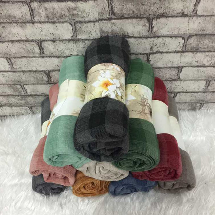 Wholesale fashion knitted scarf with fringe