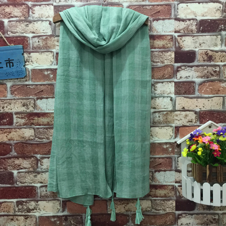 Wholesale fashion knitted scarf with fringe