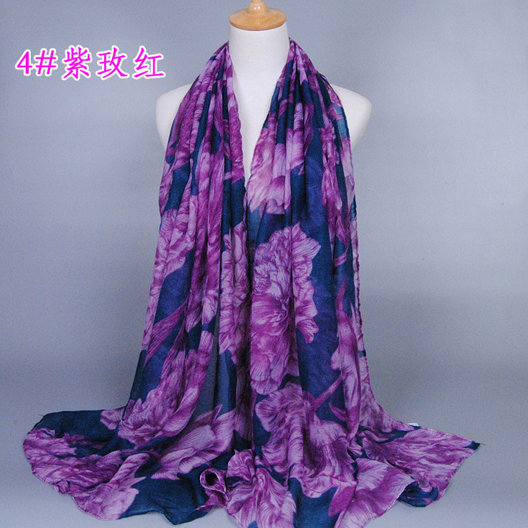 Viscose neck scarf with large flowers