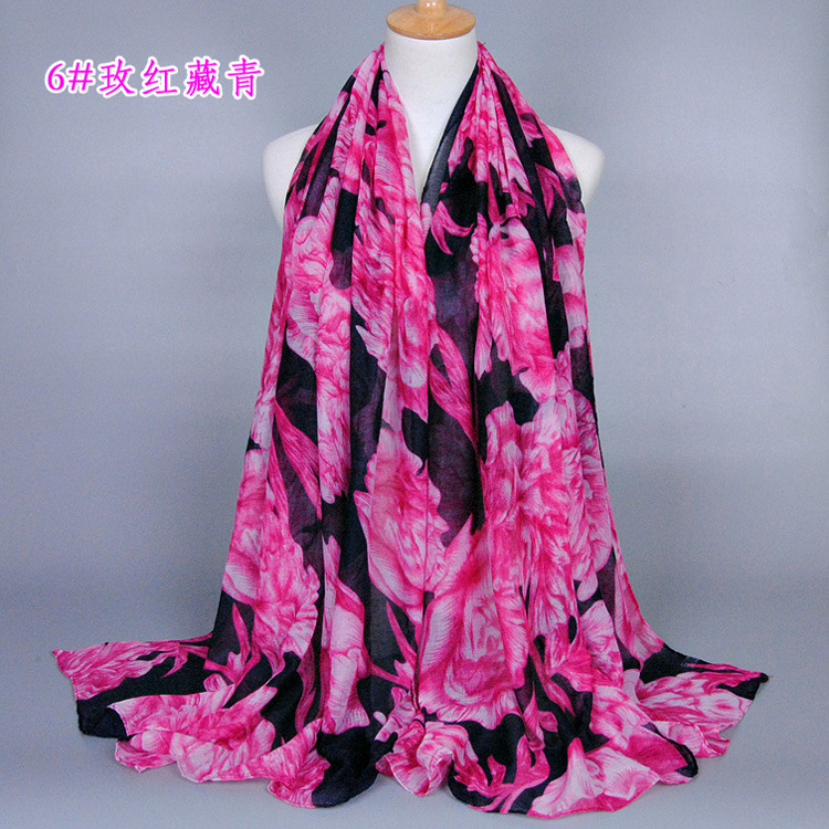 Viscose neck scarf with large flowers
