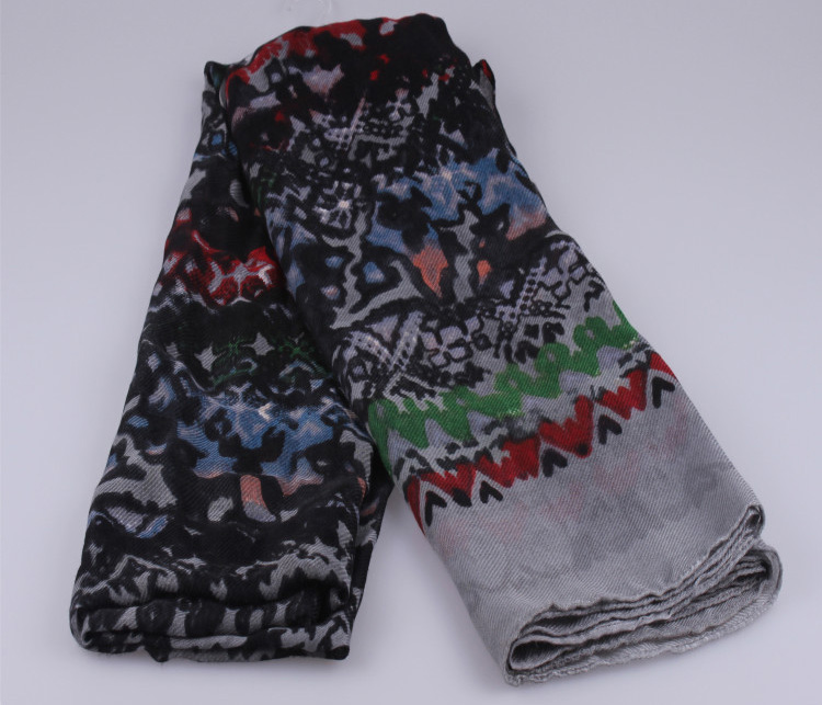 Cotton scarf with tassel