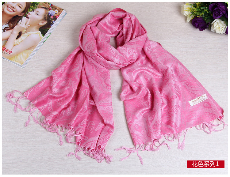 Polyester scarves with fringes