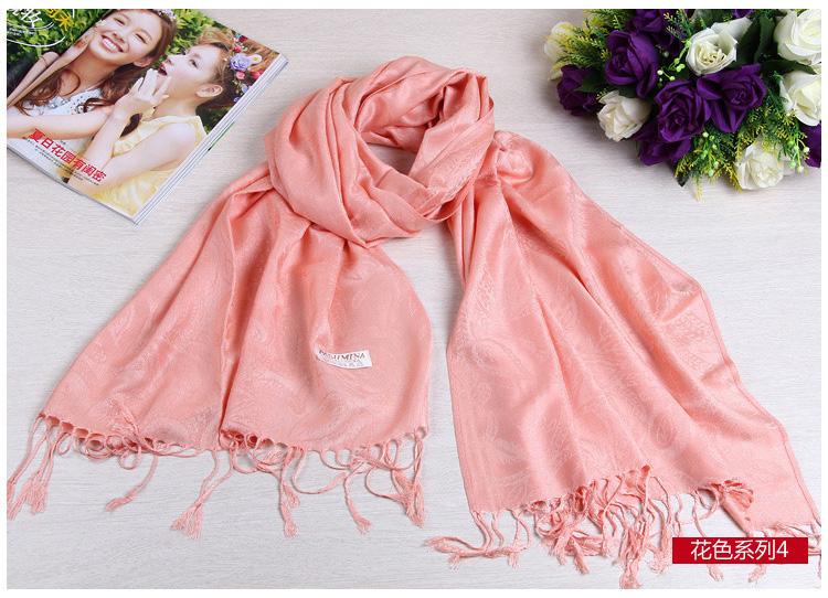 Polyester scarves with fringes