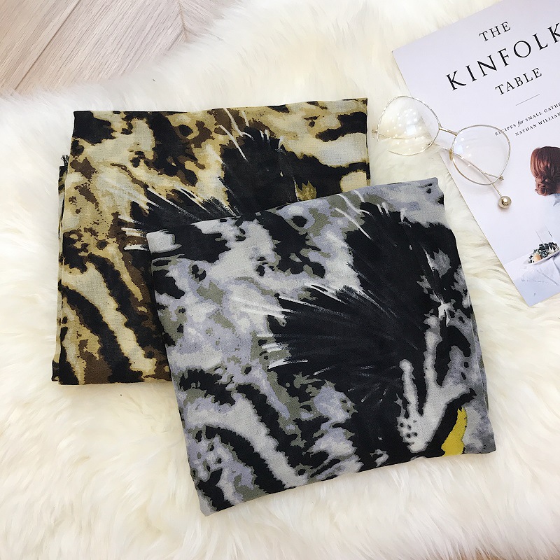 Wholesale Leopard cotton scarf woman fringed shawl
