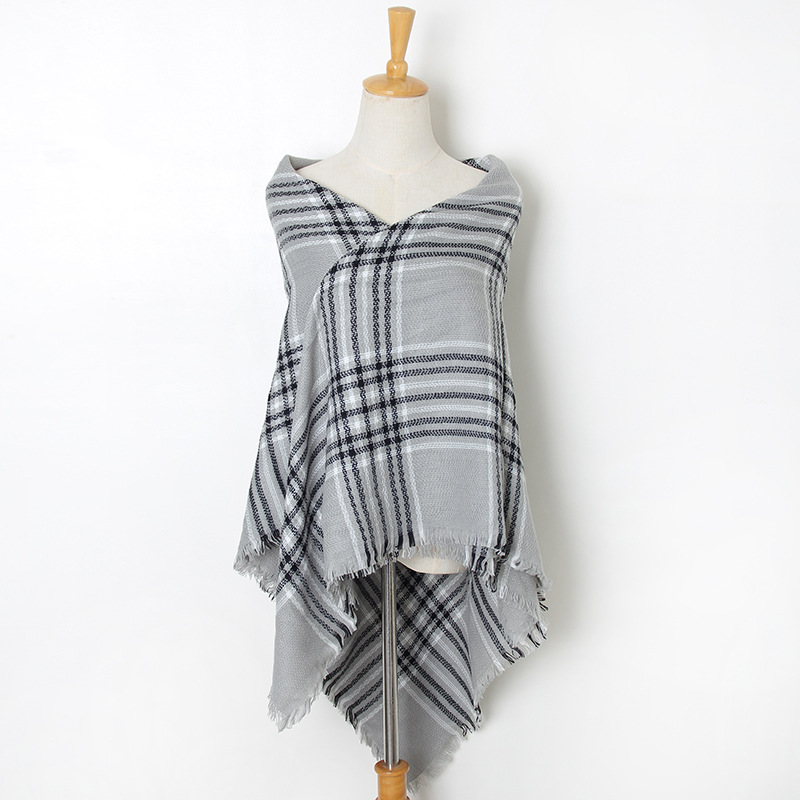 Fringed warm plaid scarf