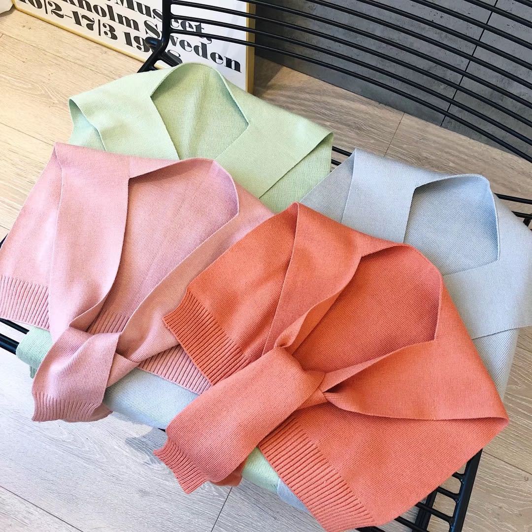 Ladies bow tie knitted scarf