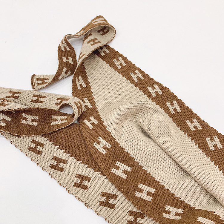 Letter pattern knitted warm triangle scarf